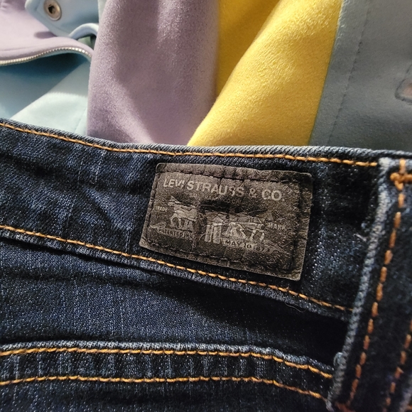 EUC Levi's 535 Legging - Picture 3 of 4